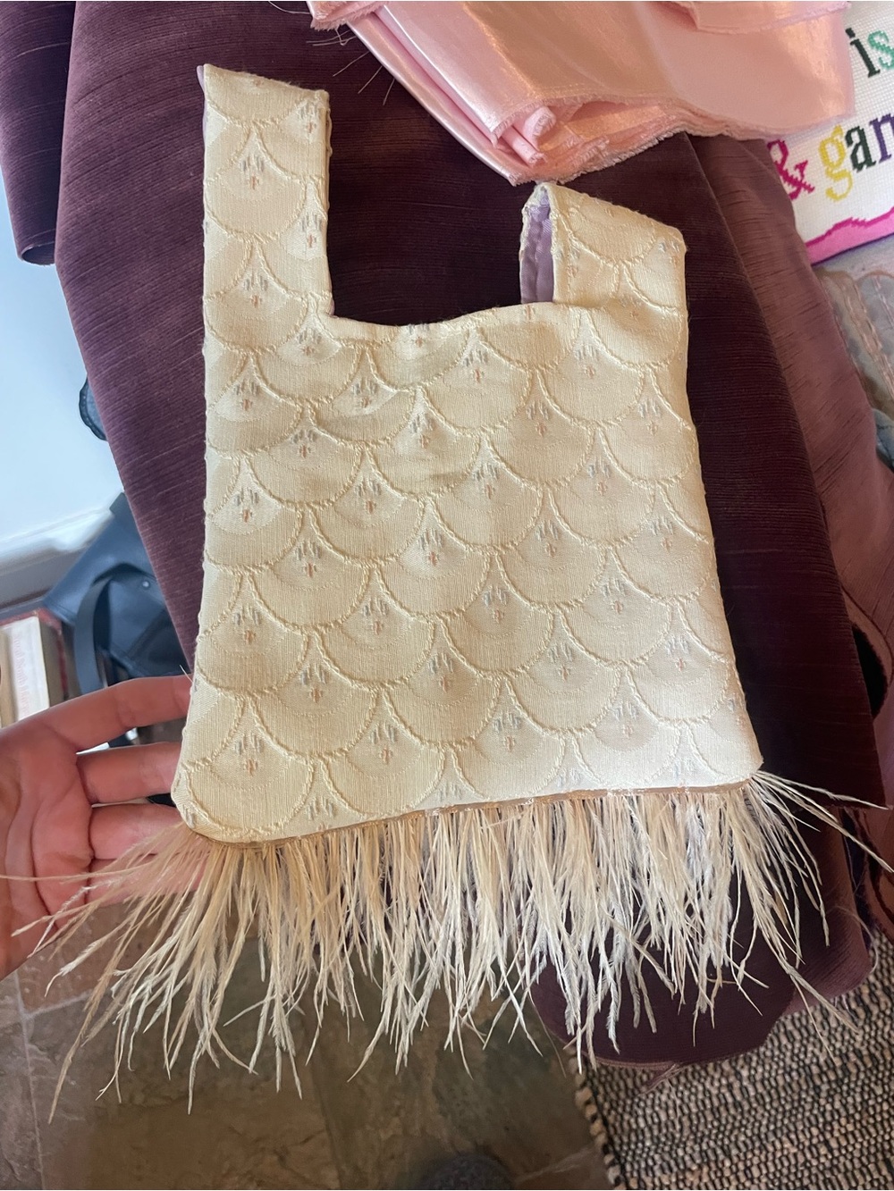 Knot bag with Ivory scallops and Feather-Trim